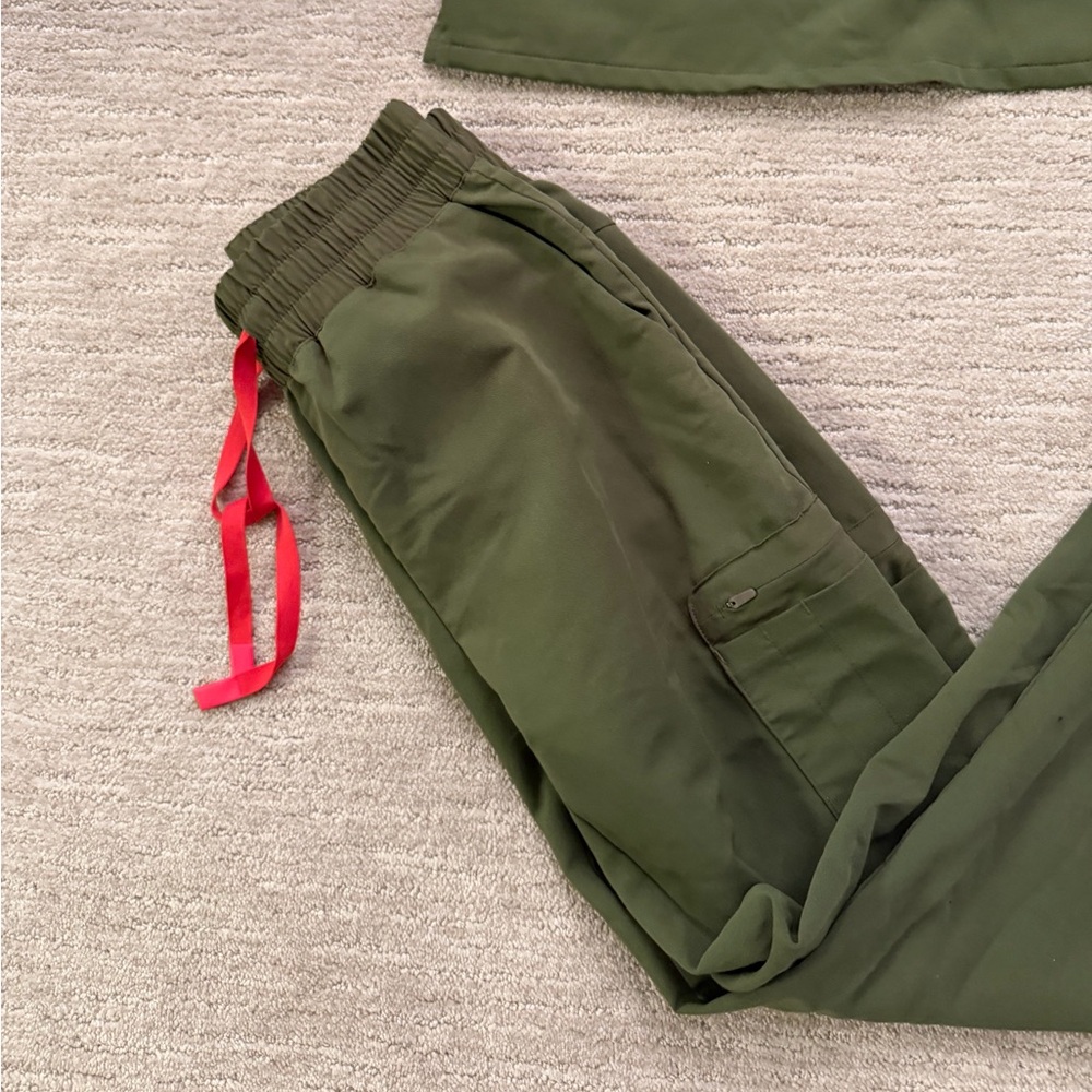 FIGS Dark Olive Scrub Set Top Jogger Pants - Picture 4 of 6
